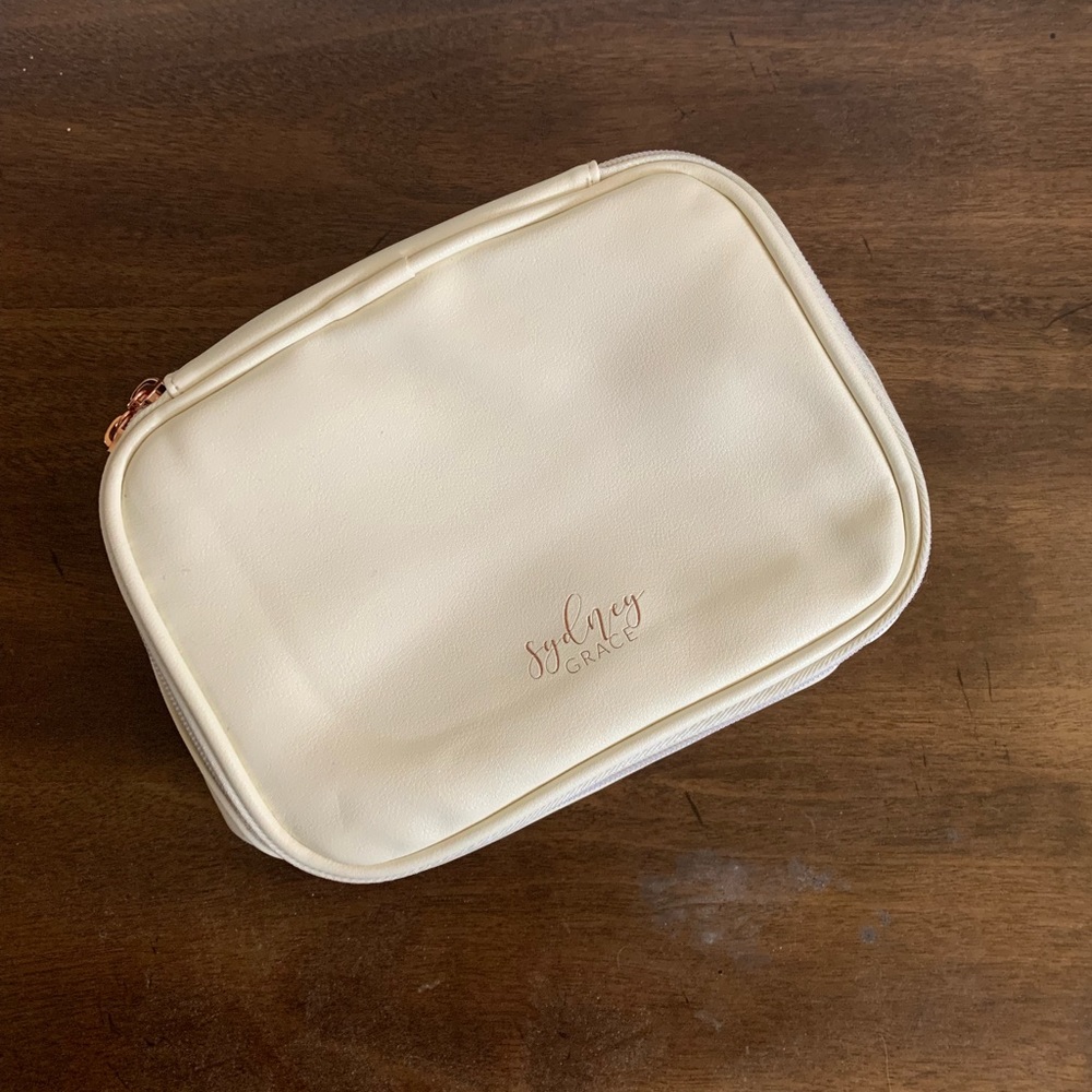 New Sydney Grace Zippered Cream Cosmetic Case